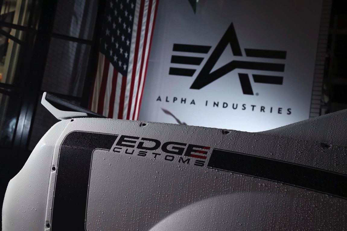 EDGE CUSTOMS Dodge Challenger R